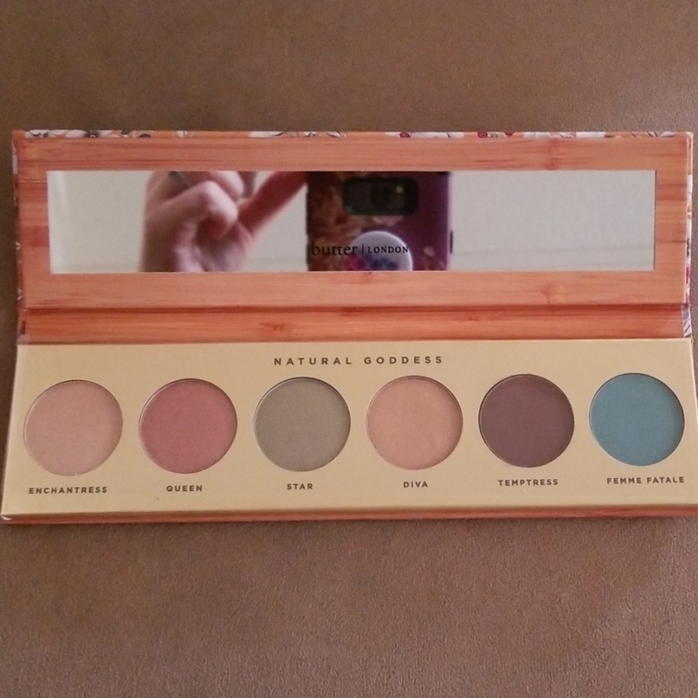 Makeup Bundle 2 - Picture 2 of 3